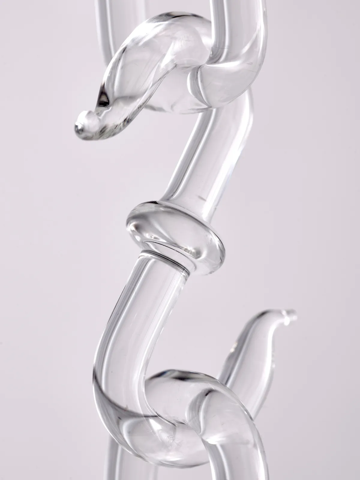 ektor garcia, glass chain, 2022