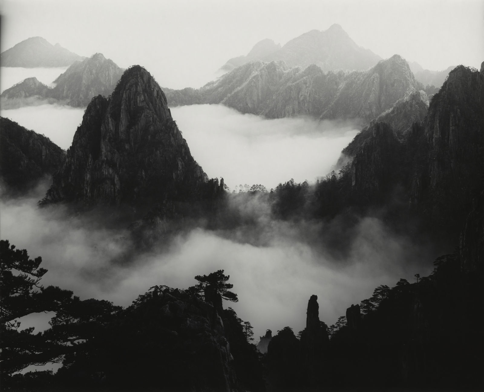Richard Yee, Sea of Clouds, Yellow Mountain, China, 2000