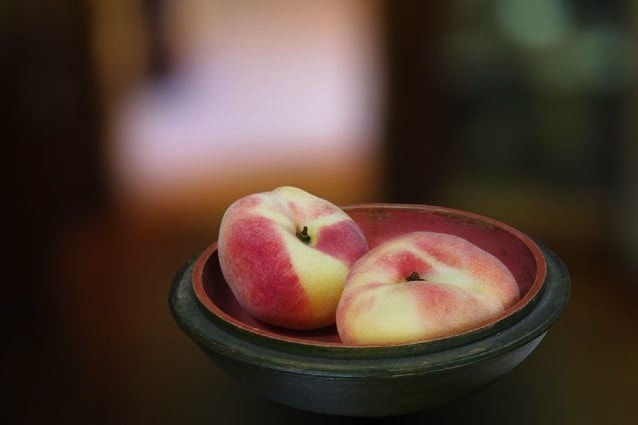 Olivia Parker, Peaches (200121), 2001