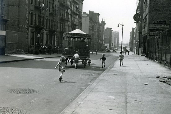 Helen Levitt, Untitled, New York, Carousel, 1940