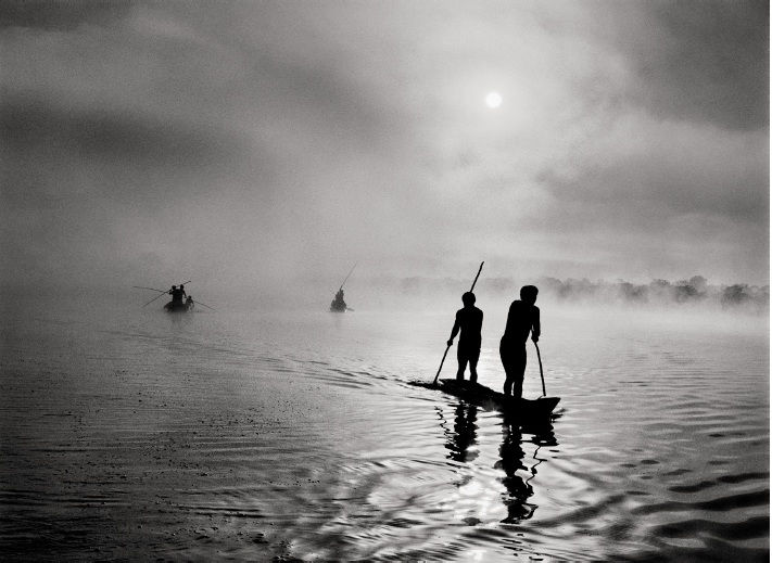 Sebastião Salgado, Waurá fishers, Xingu Indigenous Territory, 2005