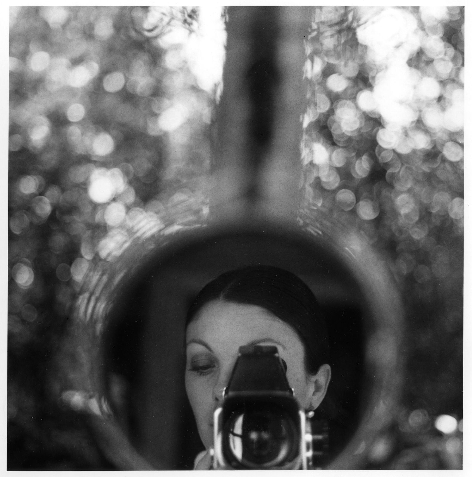 Graciela Iturbide, Autorretrato en mi casa, México, 1974