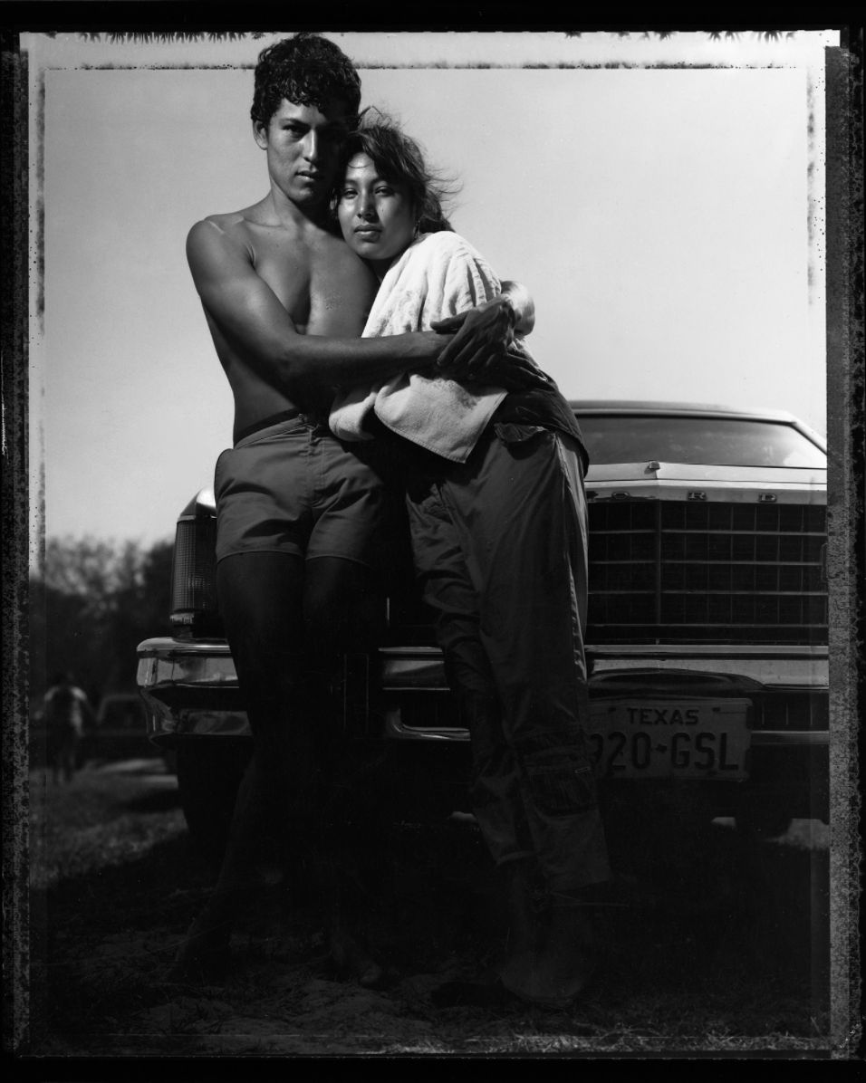 Max Aguilera-Hellweg, The Lovers, Rio Grande, Mexican side, east of Piedras Negras, 1989