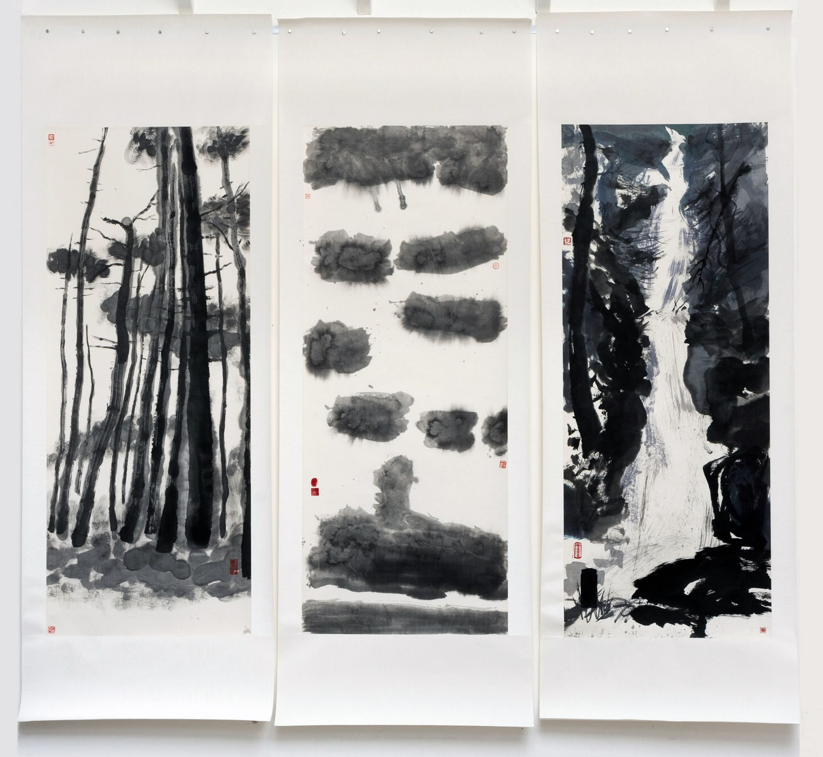 Ju Hongshen, Three Carsaig Scrolls: Slow Clouds
