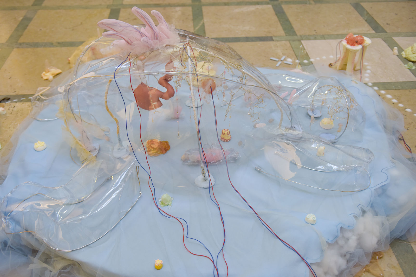 Gaia Tretmanis, Neither Running nor Carrying Love on my Shoulders