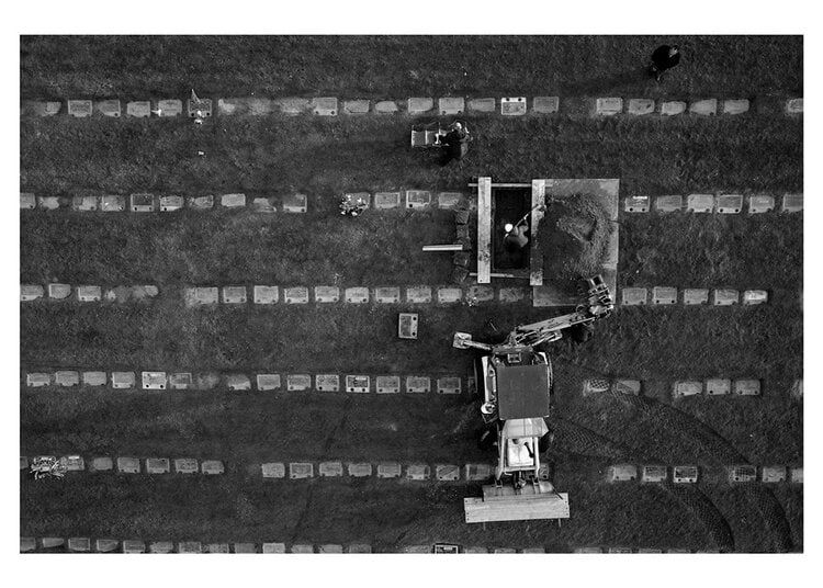 Tomas van Houtryve, Funeral, 2013