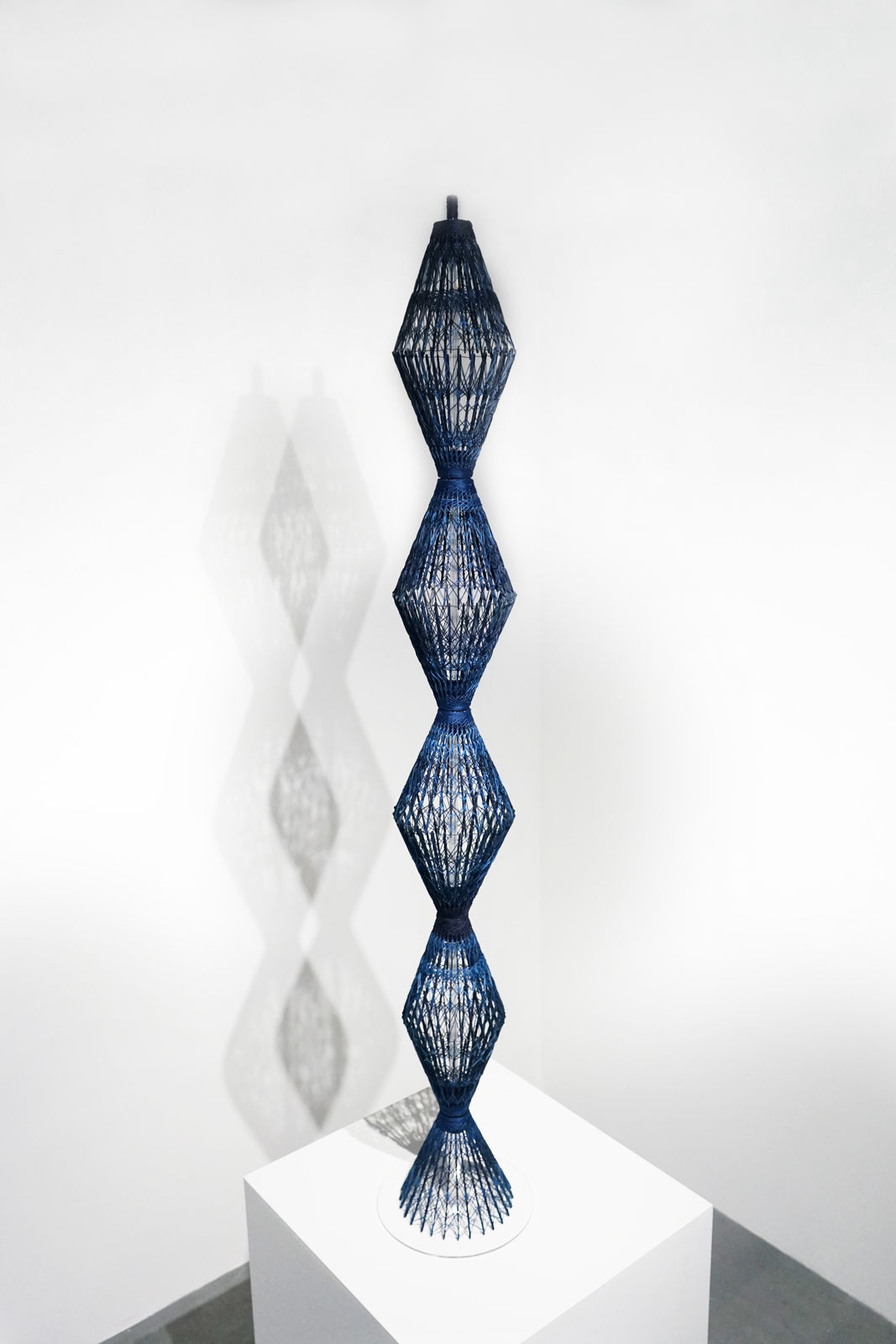 Kanchalee Ngamdamronk, Totem in Blue, 2020