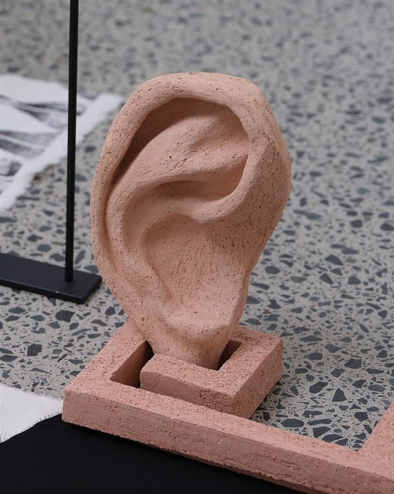 Josephine Cachemaille, Ear, 2022