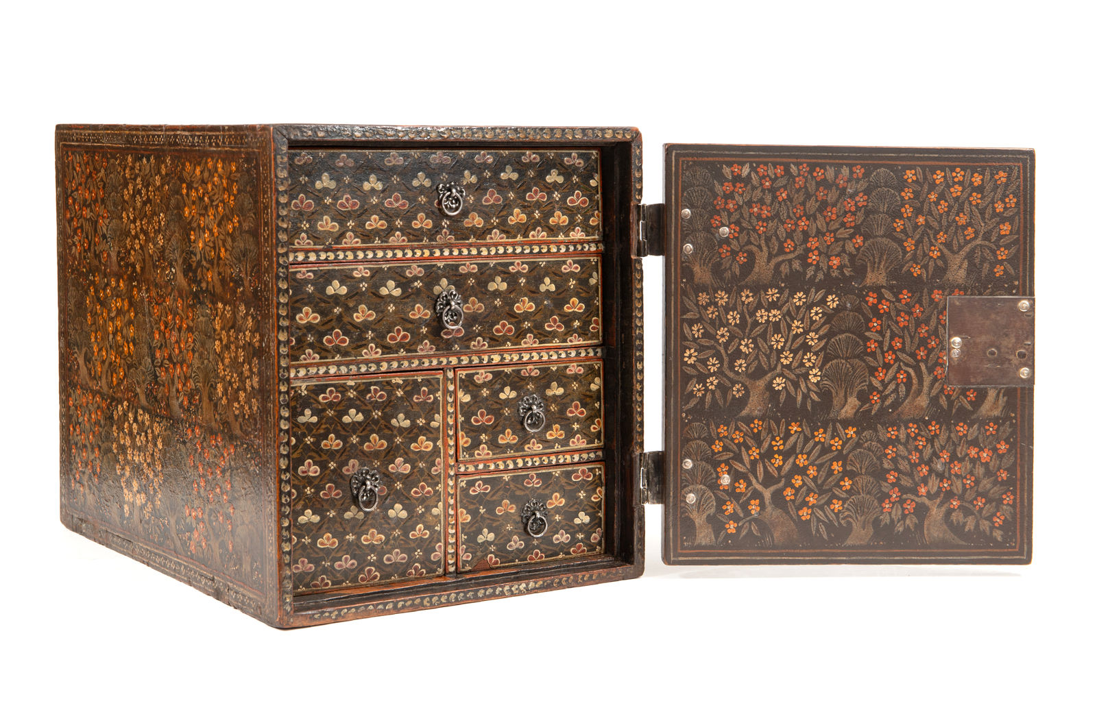 An Indo-Portuguese Chaul painted ventó, India, probably Chaul, early 17th century