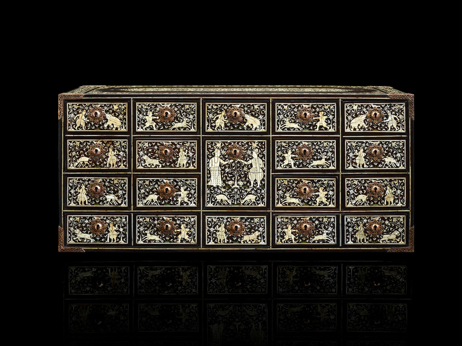 Contador indo-português com Casal de Nobres Portugueses e Cenas de Caça , Índia, Guzarate, séc. XVI (finais)