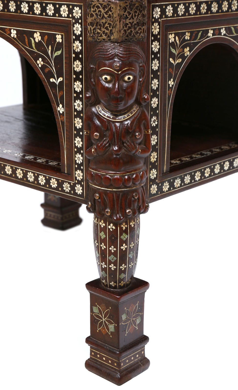 Contador com Trempe, Província do Norte do Estado Português da Índia (Taná), finais séc. XVI