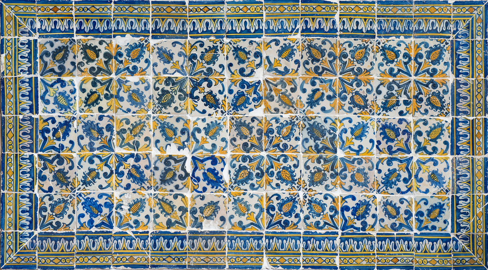 2 Lambrins de azulejos "Massaroca", Portugal, séc. XVII