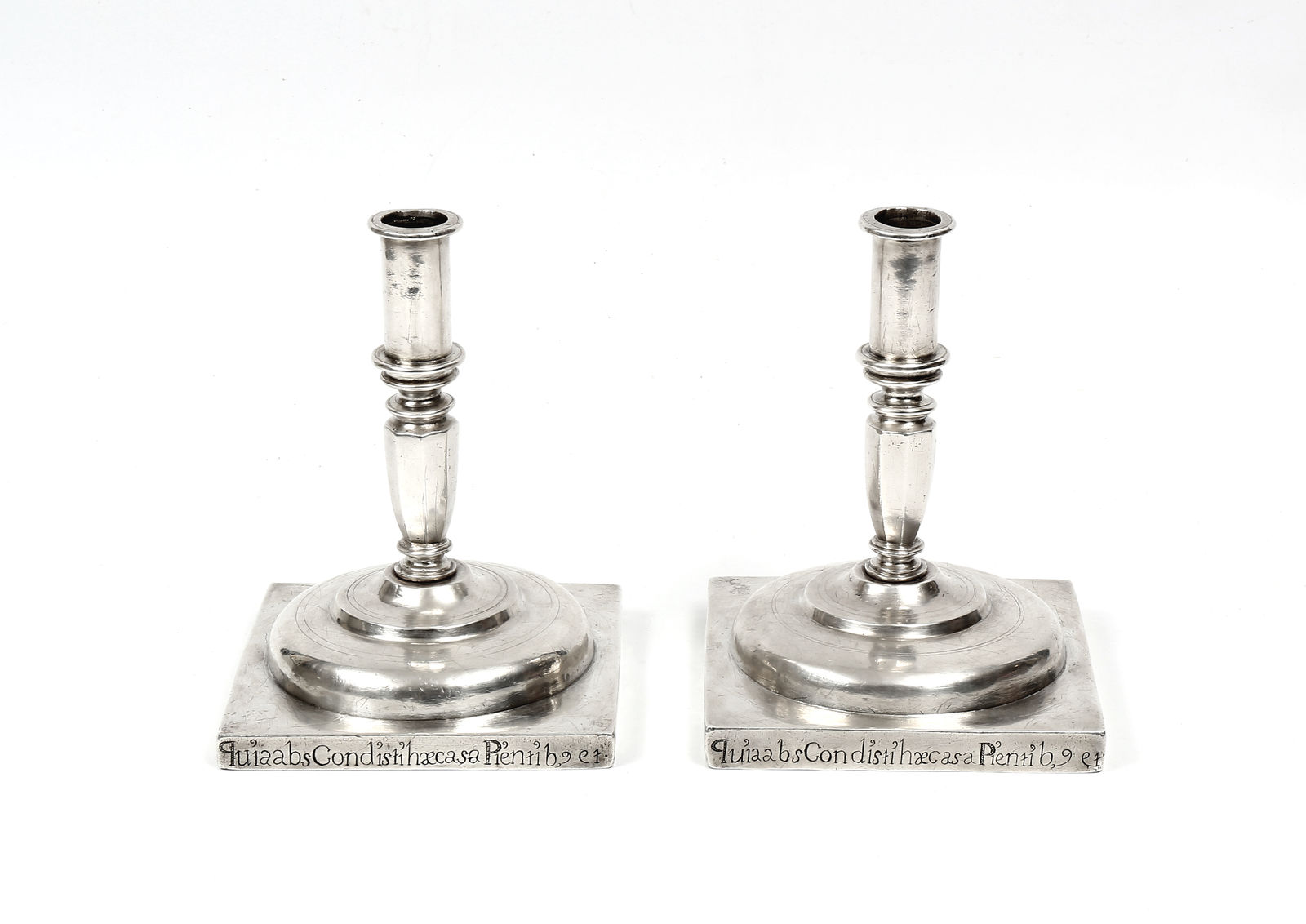 Par de Castiçais, Portugal, séc. XVII, datação de 1713 posterior