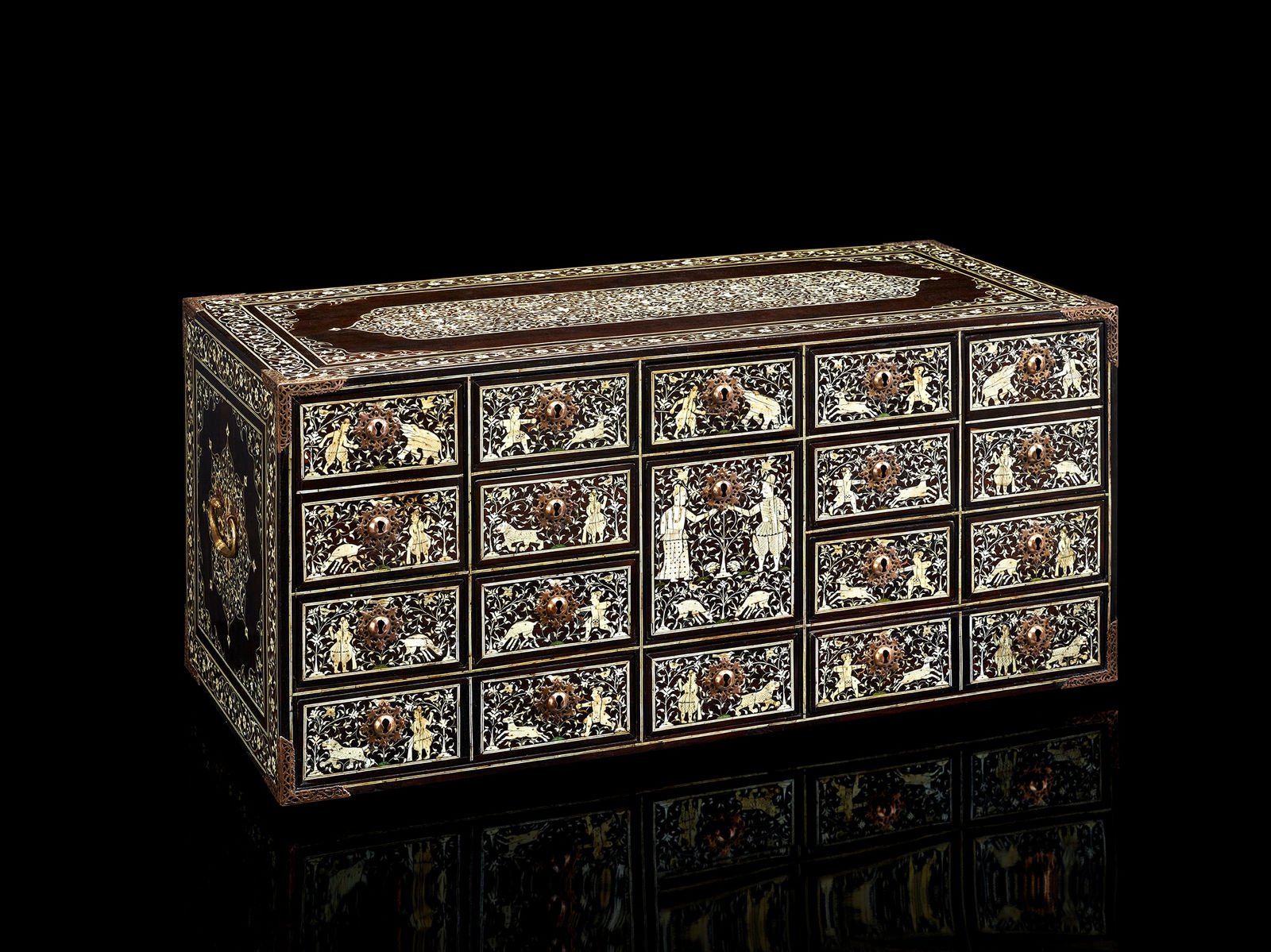 Contador indo-português com Casal de Nobres Portugueses e Cenas de Caça , Índia, Guzarate, séc. XVI (finais)