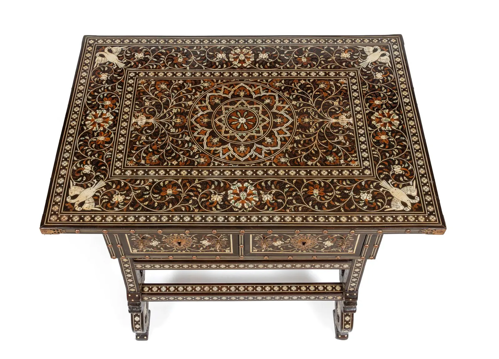 Mesa de estrado Indo-portuguesa, Província do Norte do Estado da Índia, provav. Taná, ca. 1560-1620