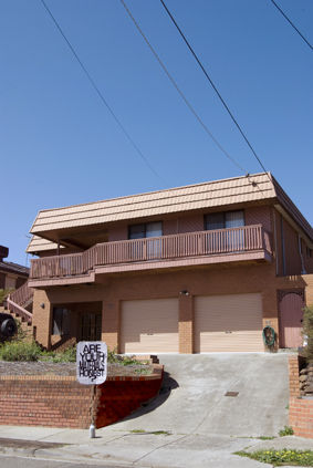 Simone Slee, Houses Happy to Help #16, 2010