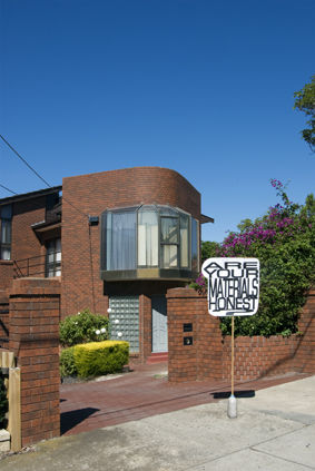 Simone Slee, Houses Happy to Help #5, 2010