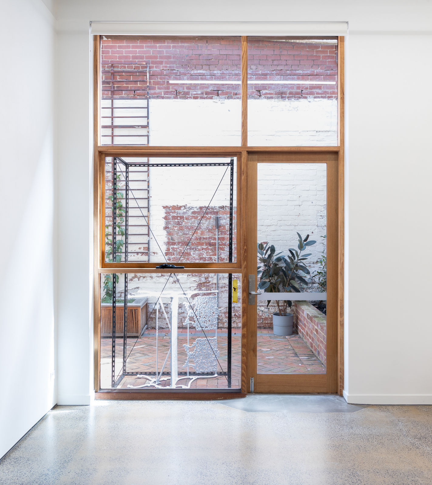 Lou Hubbard, Frame fit, 2025