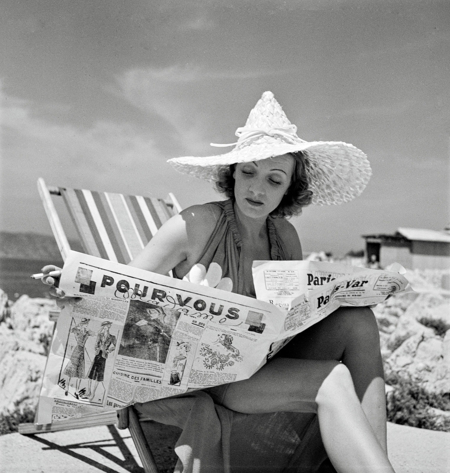 Roger Schall, Marlène Dietrich au Cap d'Antibes, 1939