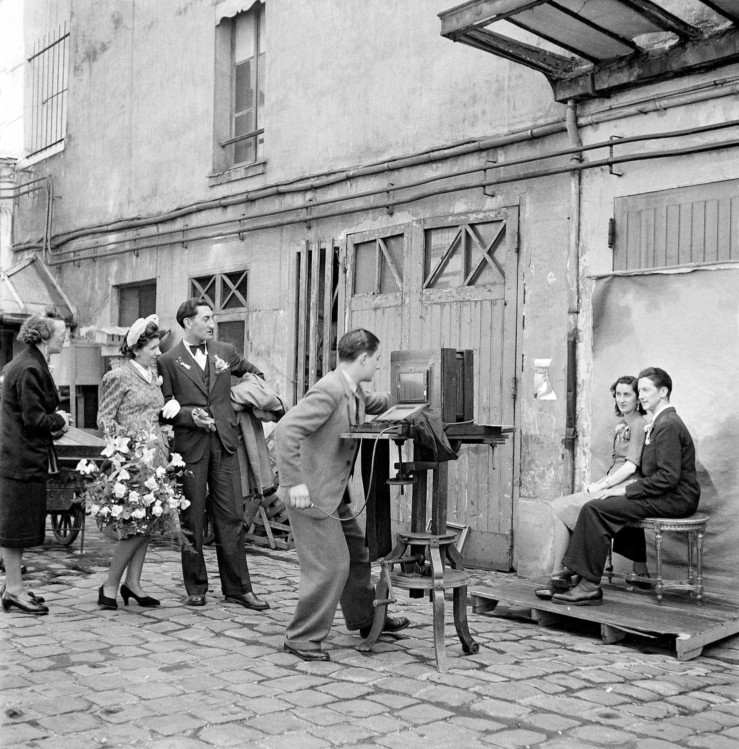 Roger Schall, Les mariés du faubourg du Temple, 1944