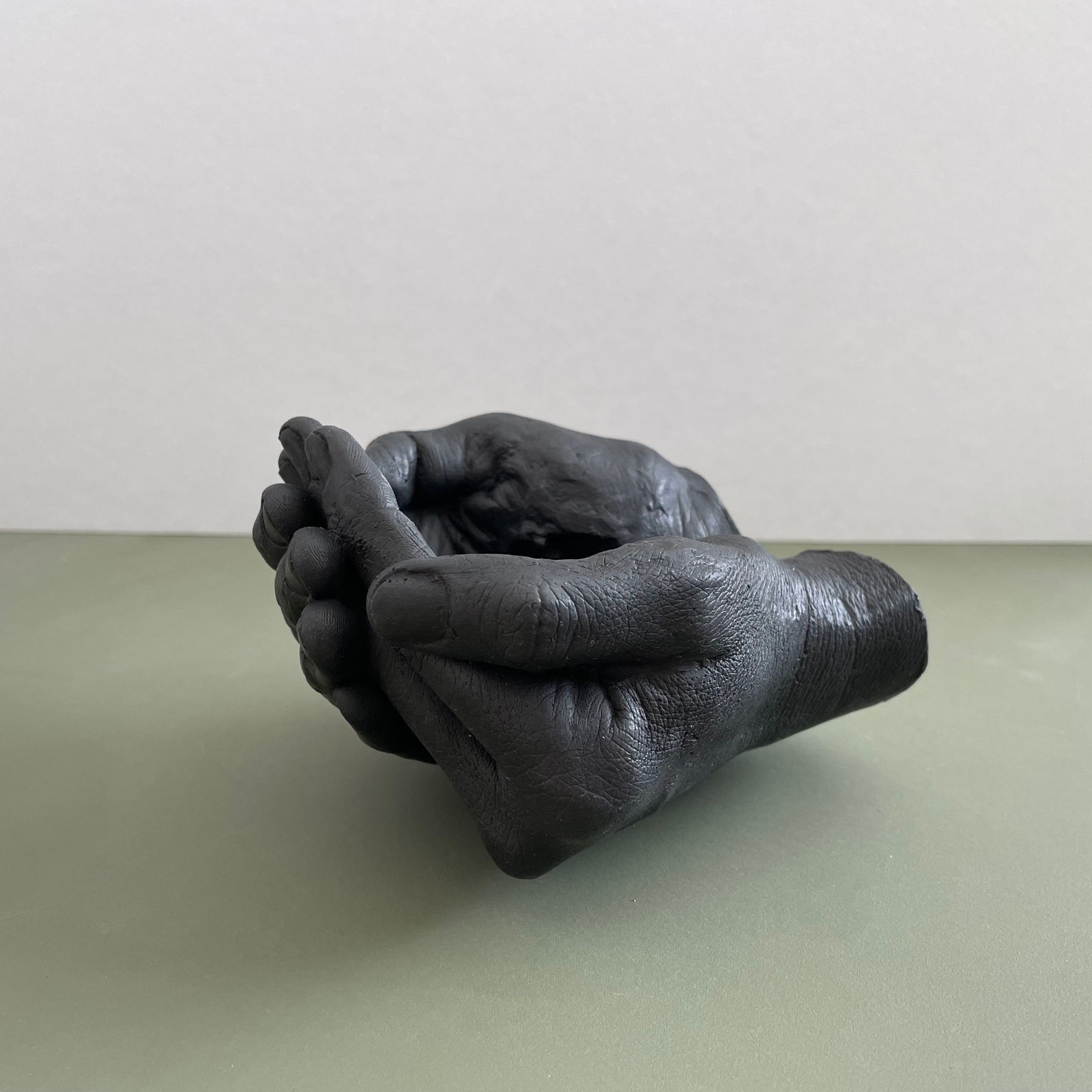 Izabela Pluta, Material structure (artist with lens), 2023