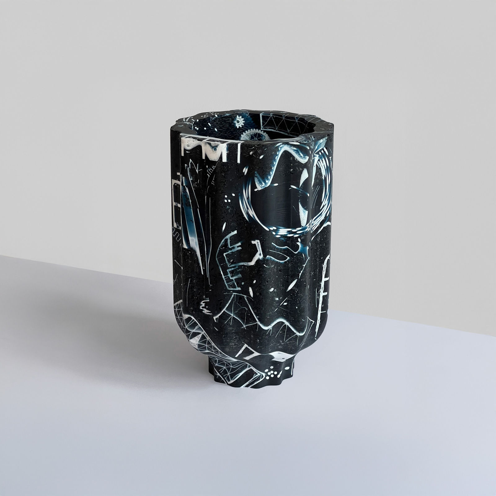 Kyoko Hashimoto and Guy Keulemans, Conglomerate Vase (black & white), 2021