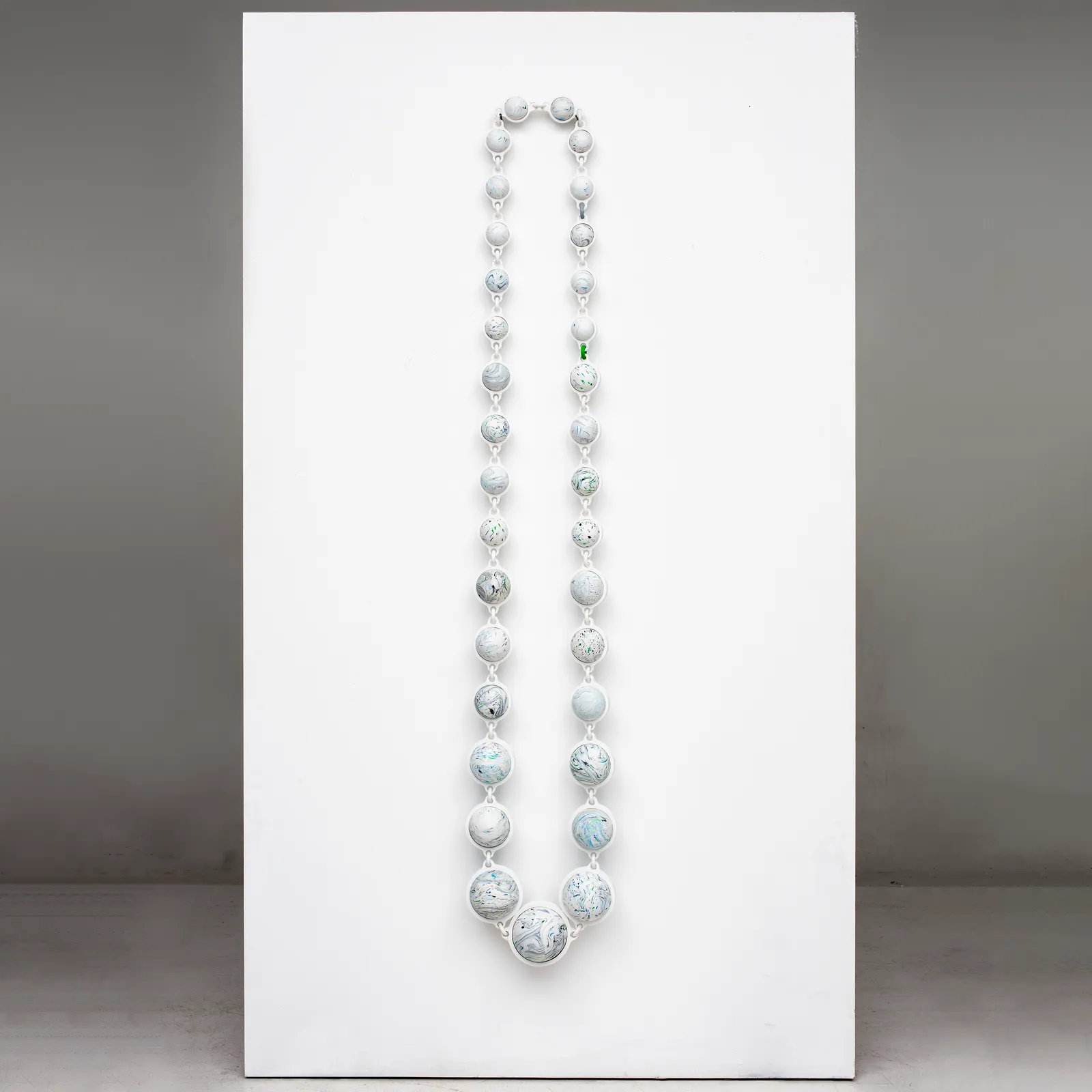 Kyoko Hashimoto and Guy Keulemans, Polylactic acid chain (large necklace 1), 2020