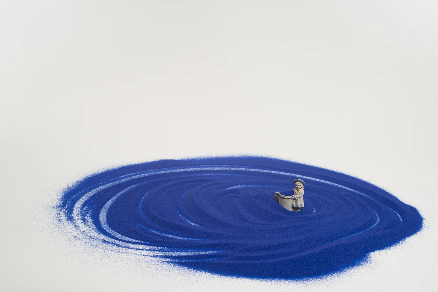 Liliana Porter, Girl with Blue Sand, 2016