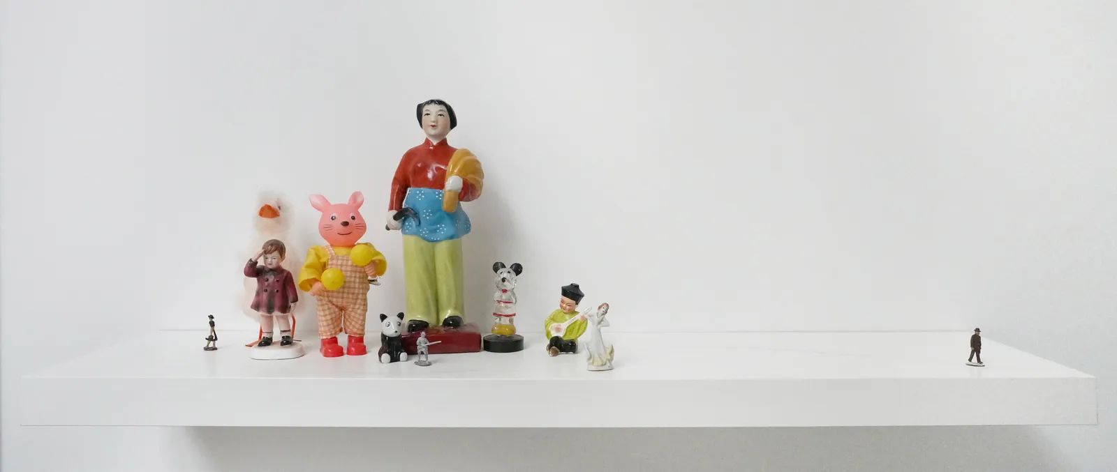 Liliana Porter, Them with traveler, 2018