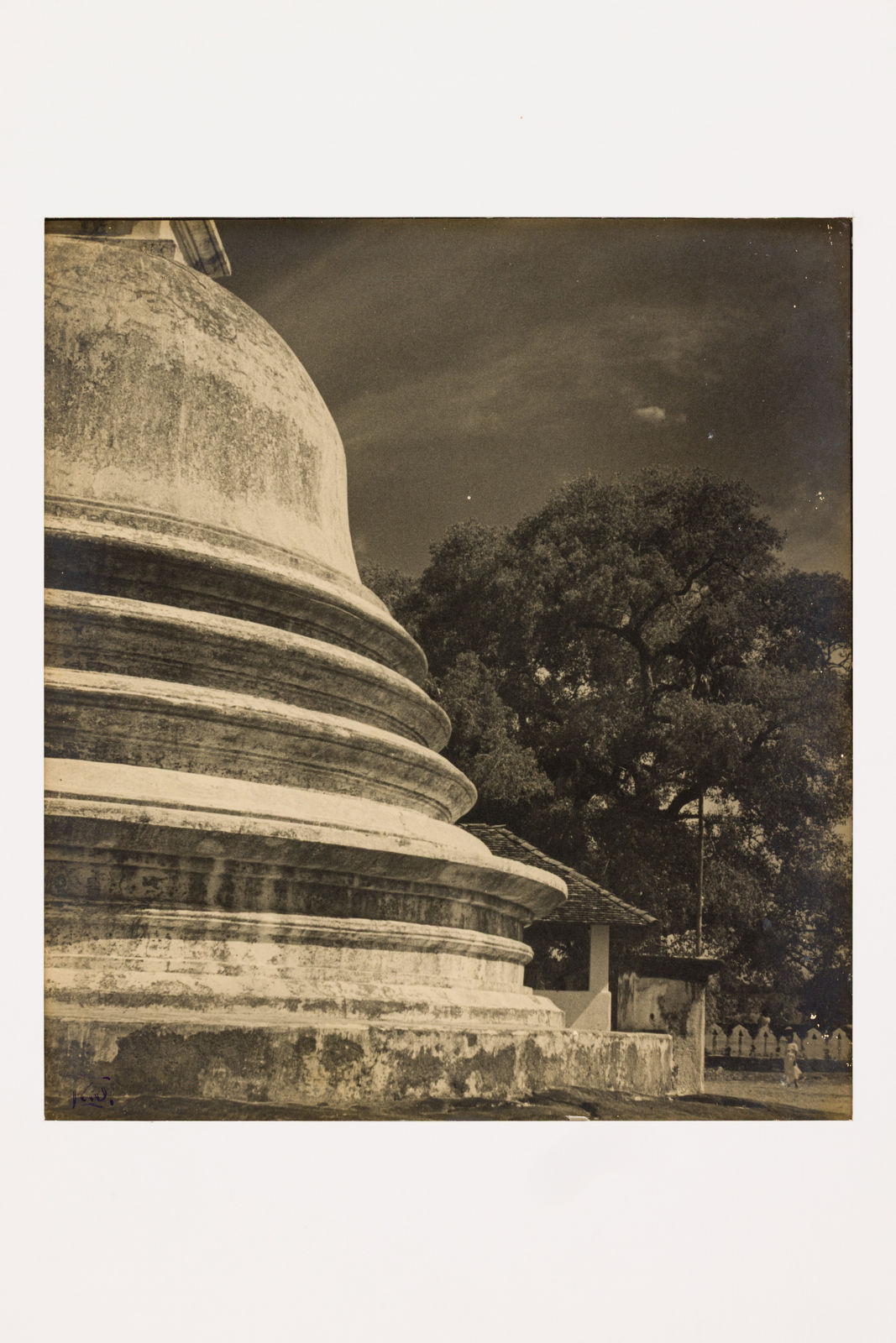 Lionel Wendt, By a Buddhist Shrine, c.1935
