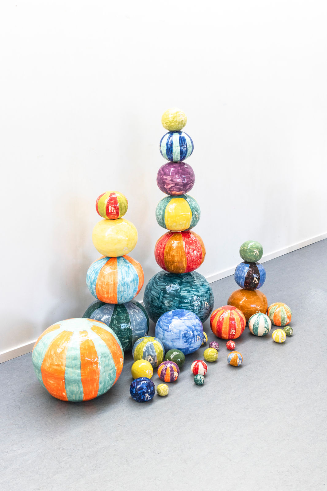 Polly Huyghe, Beach Balls, 2020-2021