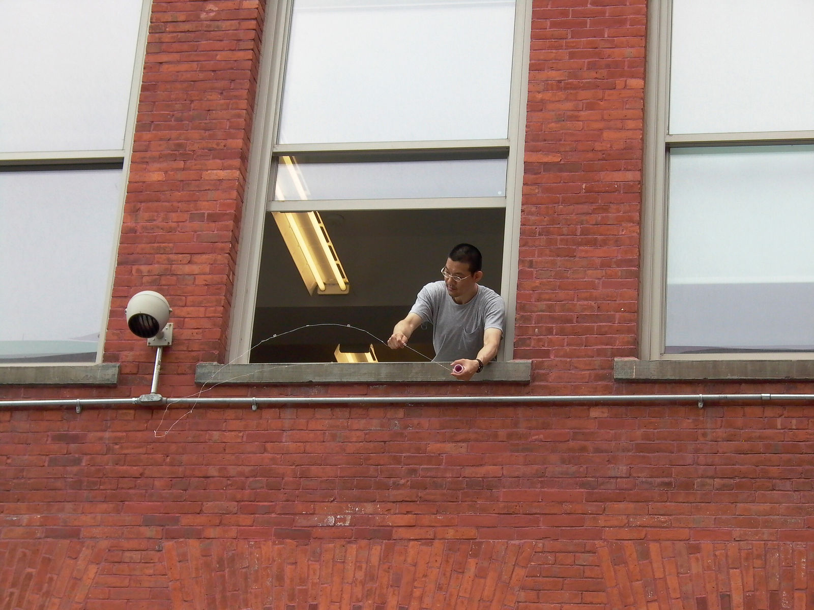 Shi Jin-Hua, Dental Floss Project, 2003-2004