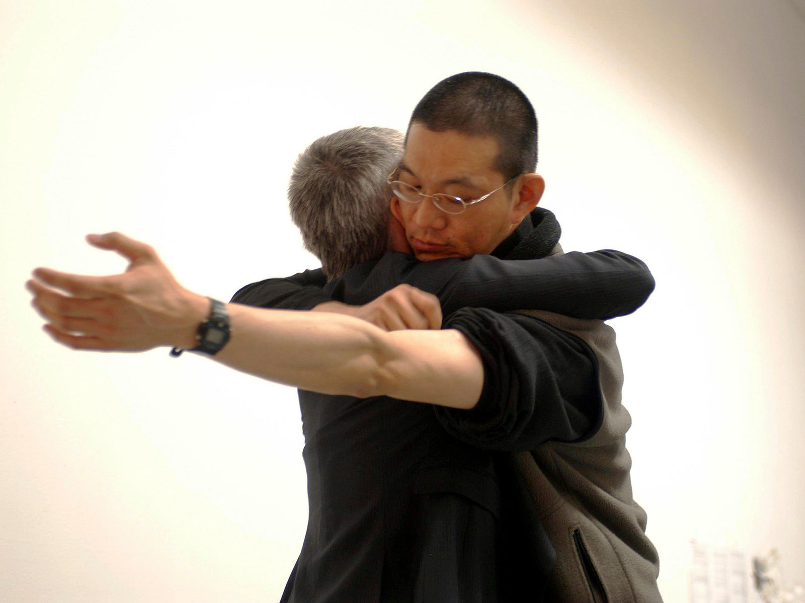 Shi Jin-Hua, Hugging Project, 2004