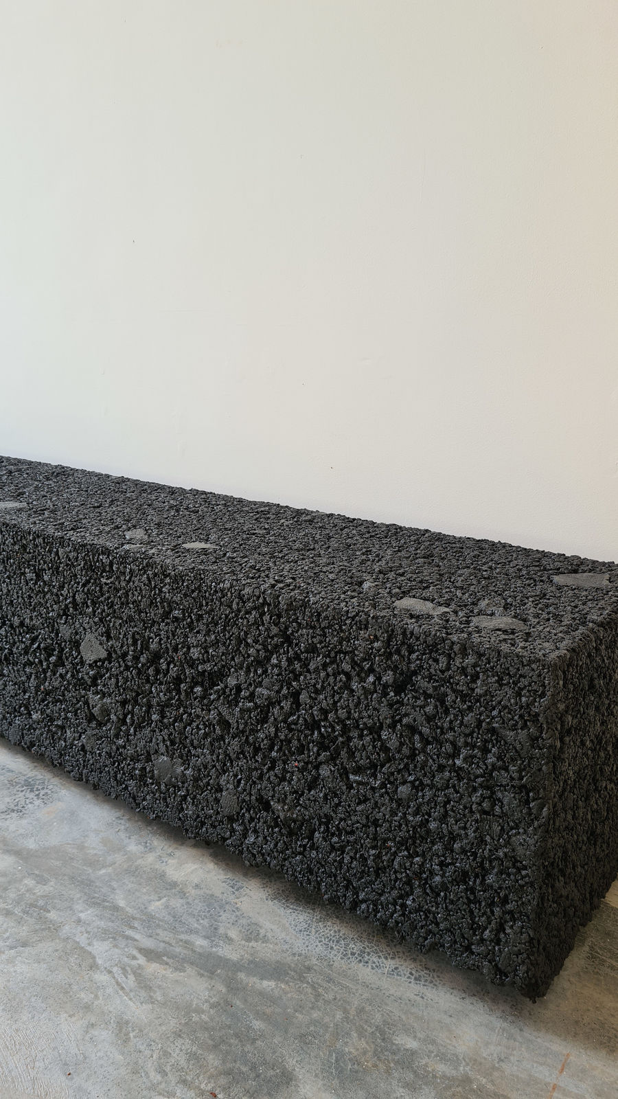 Domingos Tótora, Black Terrão Bench , 2021