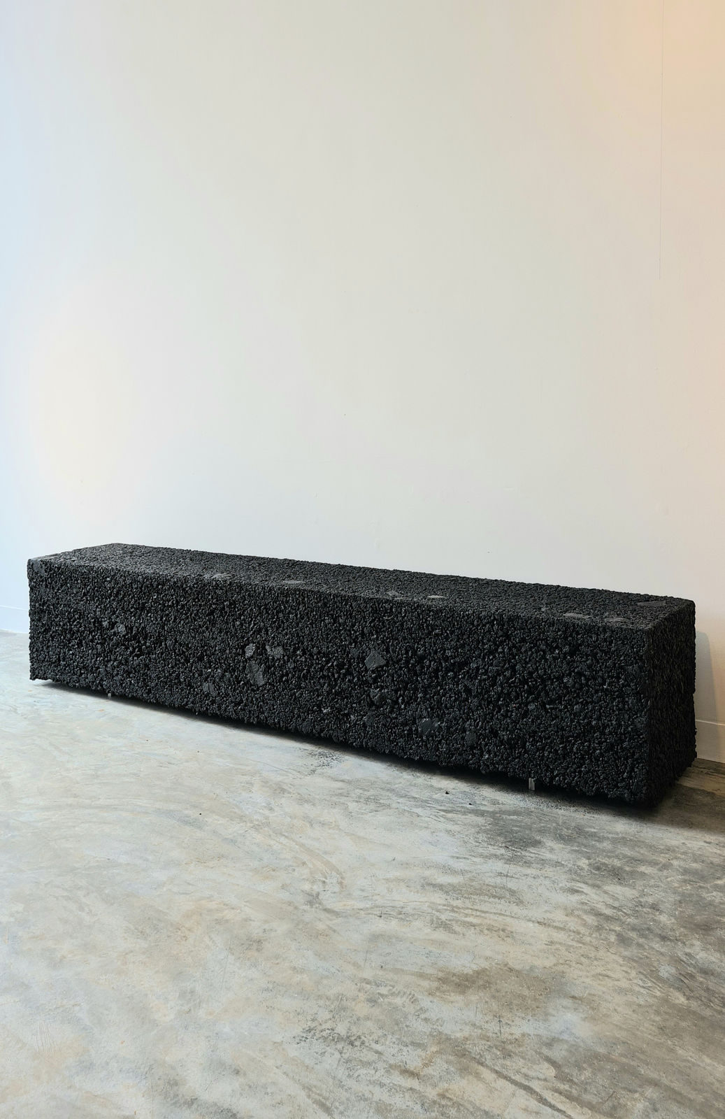 Domingos Tótora, Black Terrão Bench , 2021