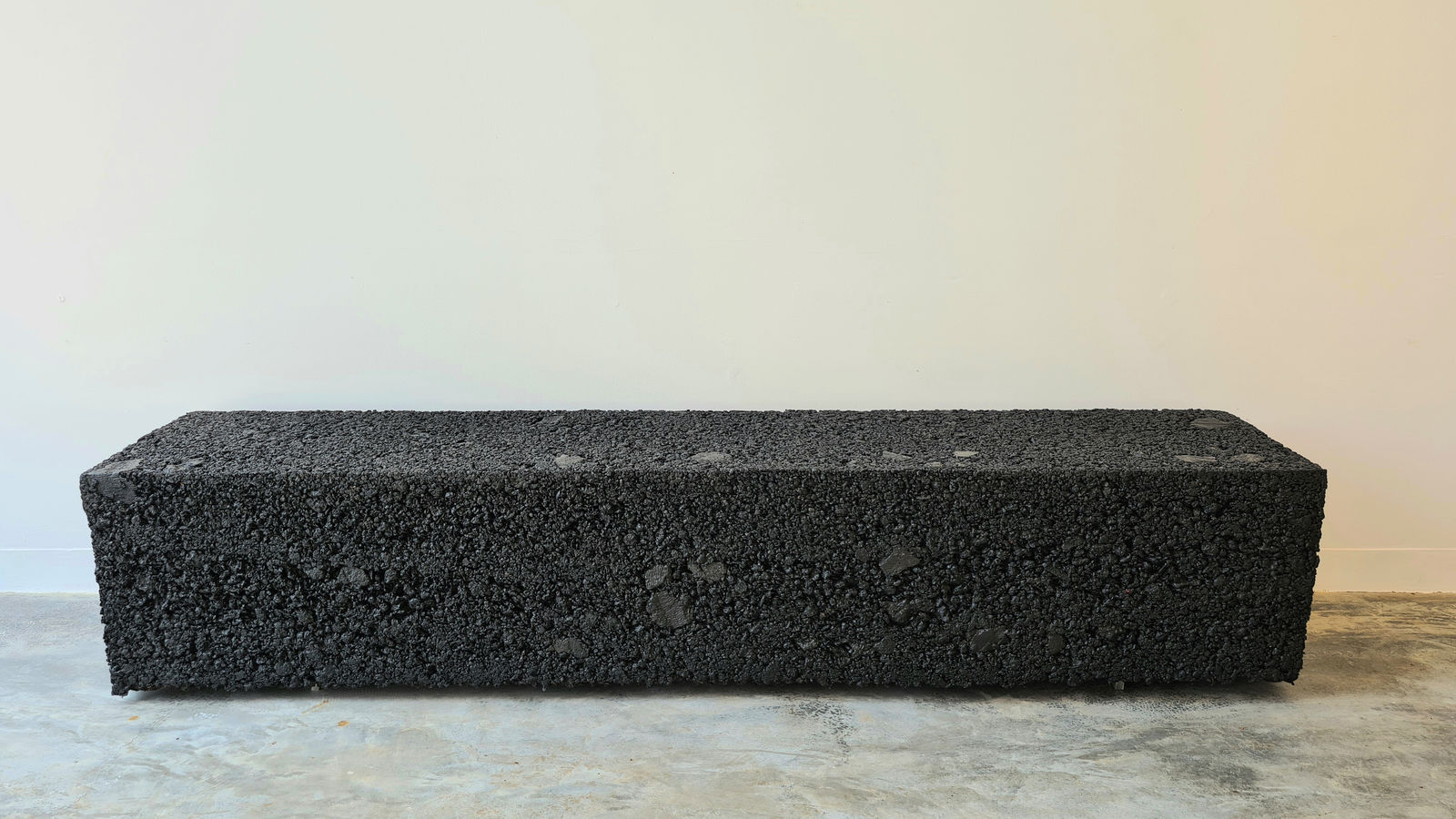 Domingos Tótora, Black Terrão Bench , 2021