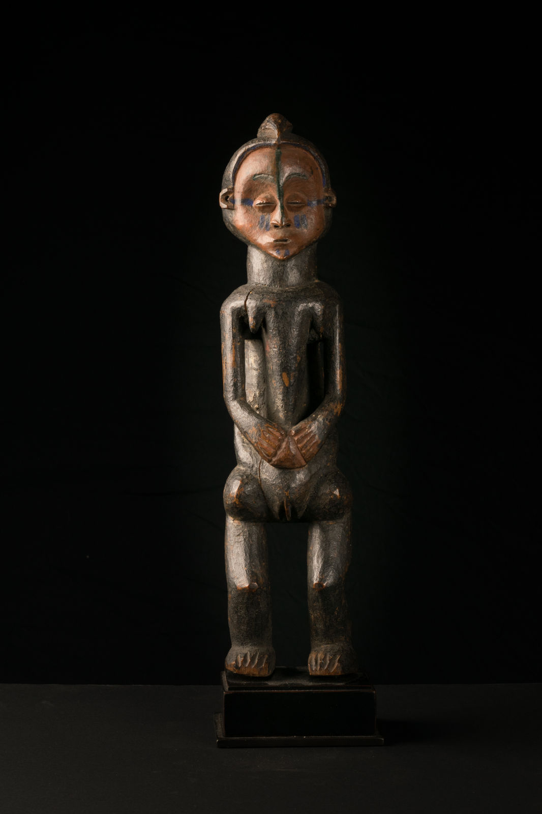 Female 'Mvunzi' Statue with traces of Polychrome, Holo People, DRC, 1st half 20th C