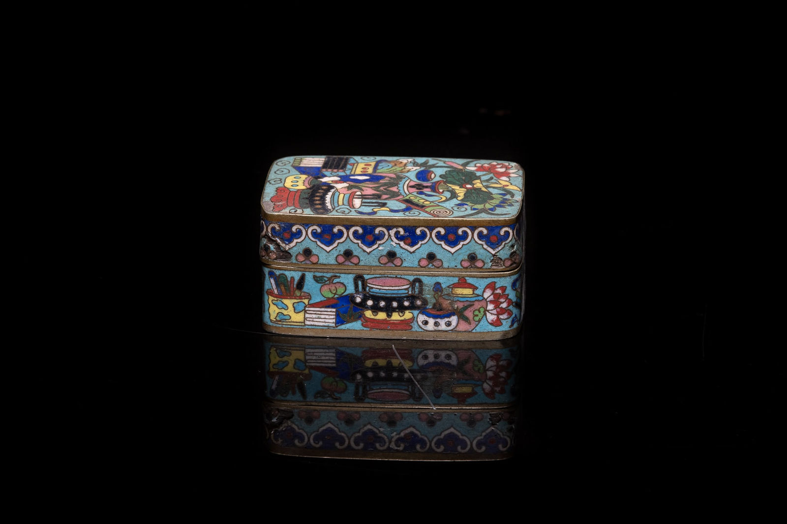 Old Chinese Opium Box in Cloisonné Enamel, decorated with Vases and Flowers., 19th Century