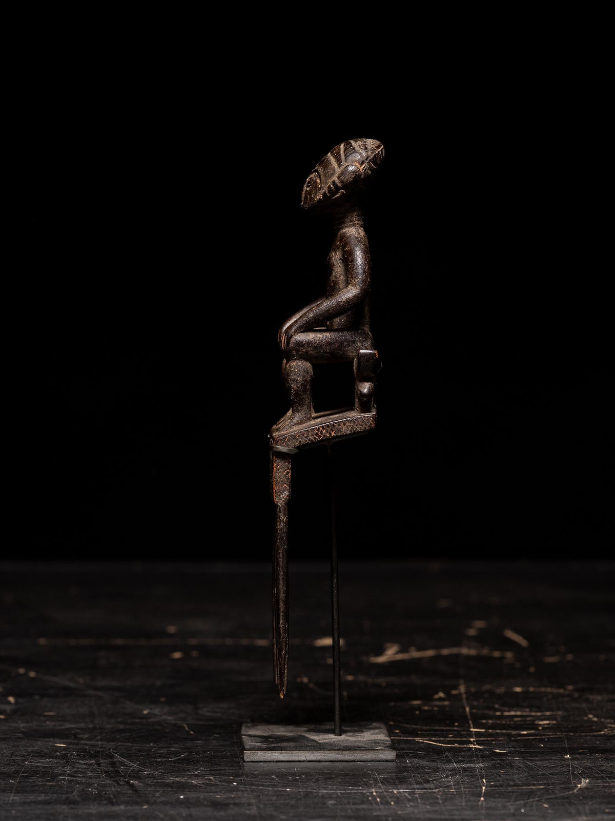 Ashanti Comb representing Female sitting Figure, Ghana, 1st half 20th Century