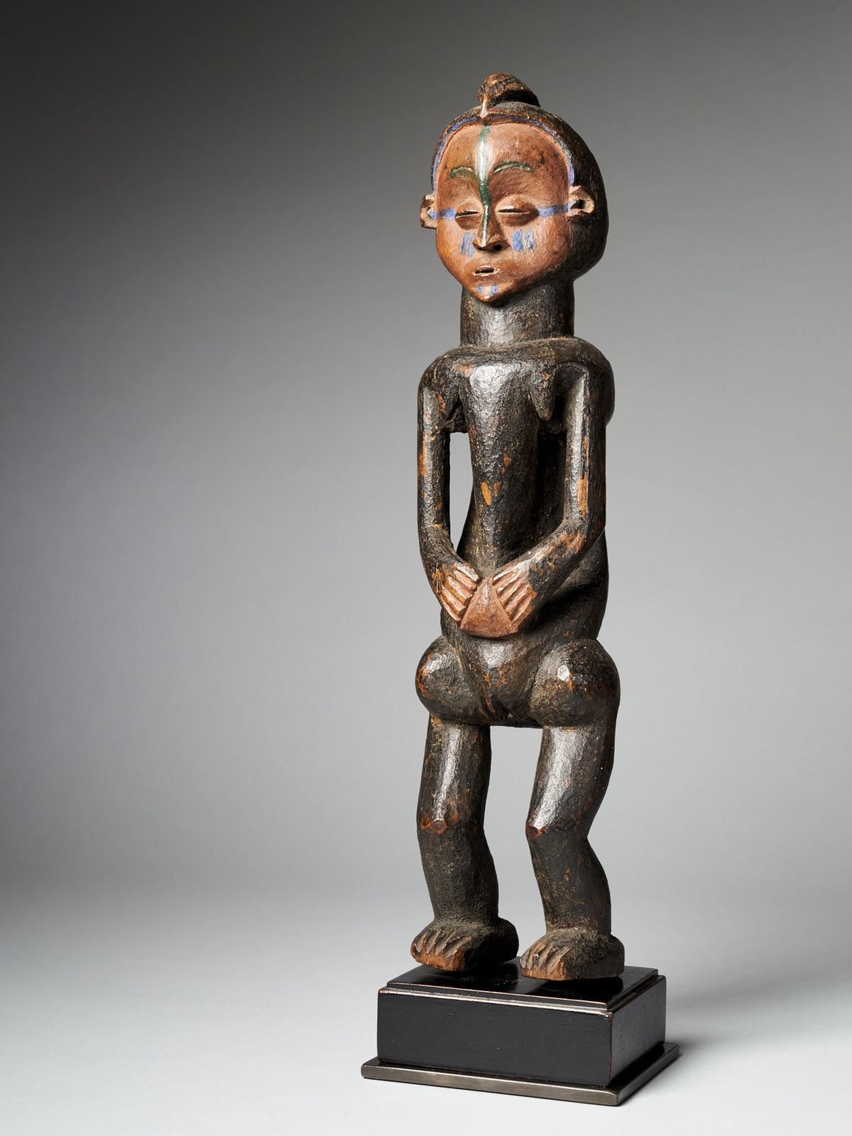 Female 'Mvunzi' Statue with traces of Polychrome, Holo People, DRC, 1st half 20th C