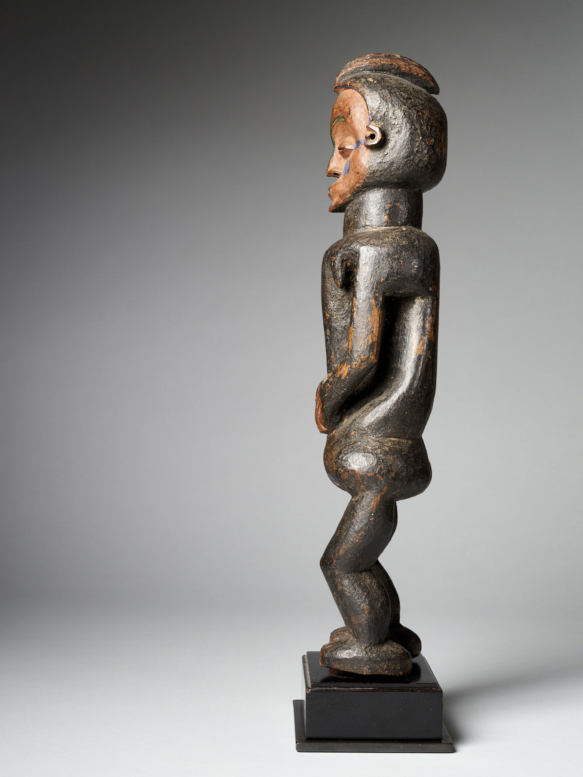 Female 'Mvunzi' Statue with traces of Polychrome, Holo People, DRC, 1st half 20th C