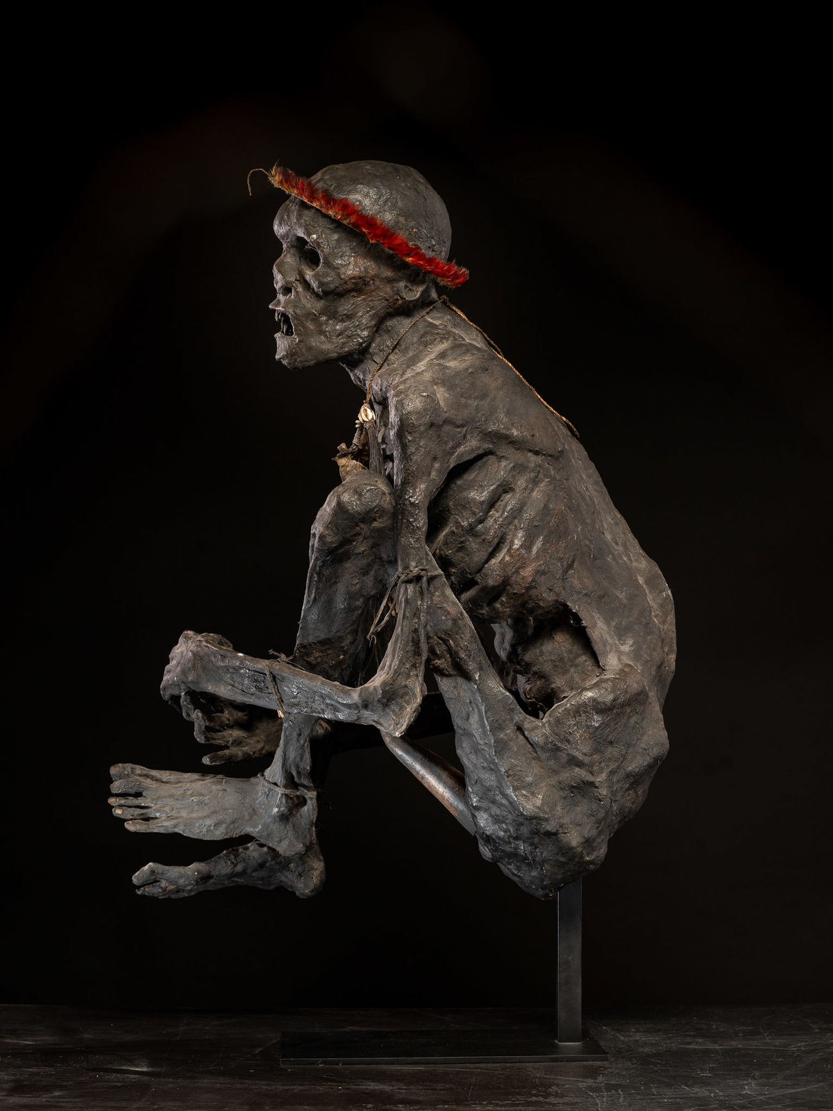 Sculptured model of a smoked Papua Mummie, papier mâché, 20th C, 1990's