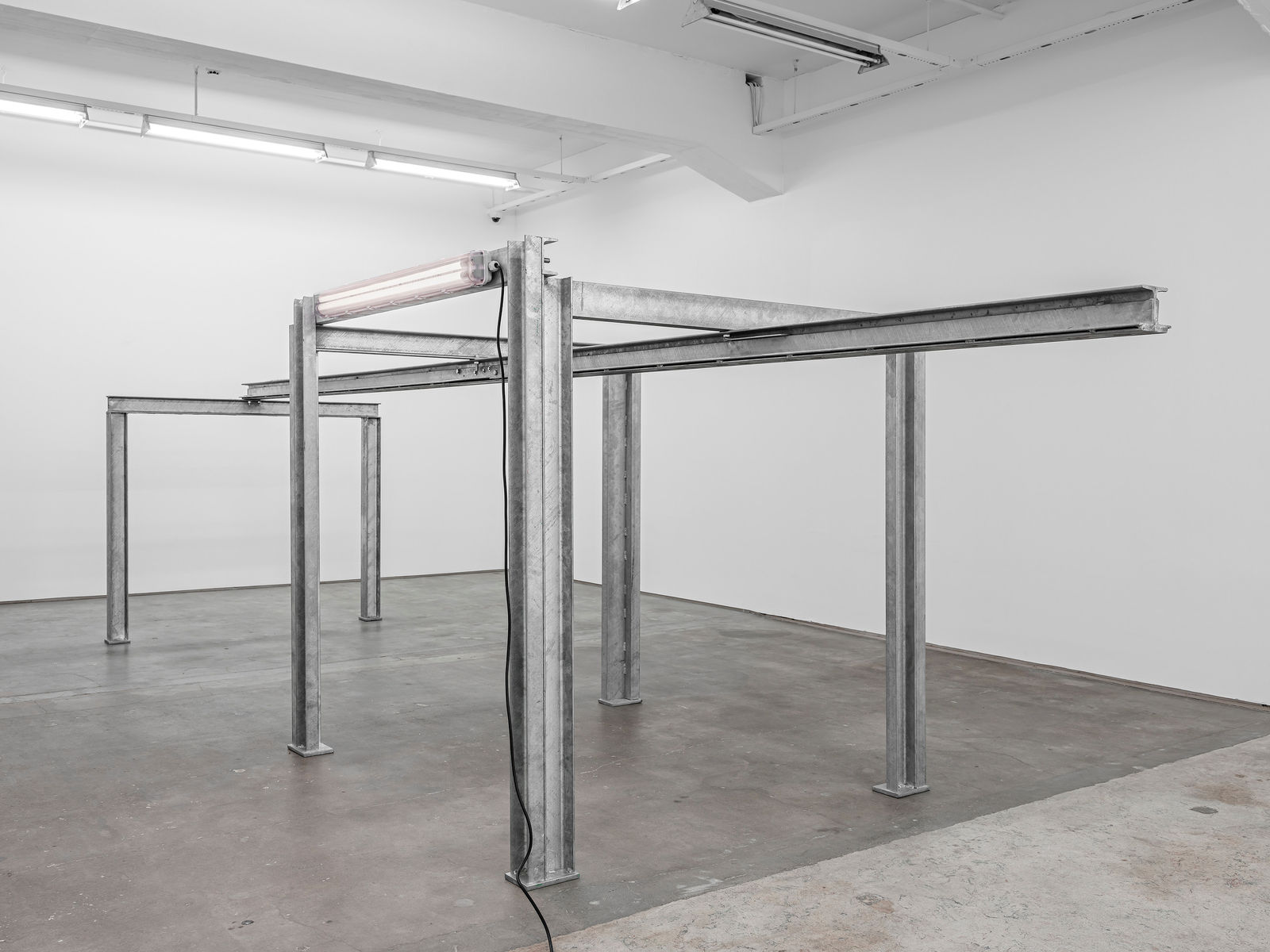 Oscar Tuazon, It Works, 2014