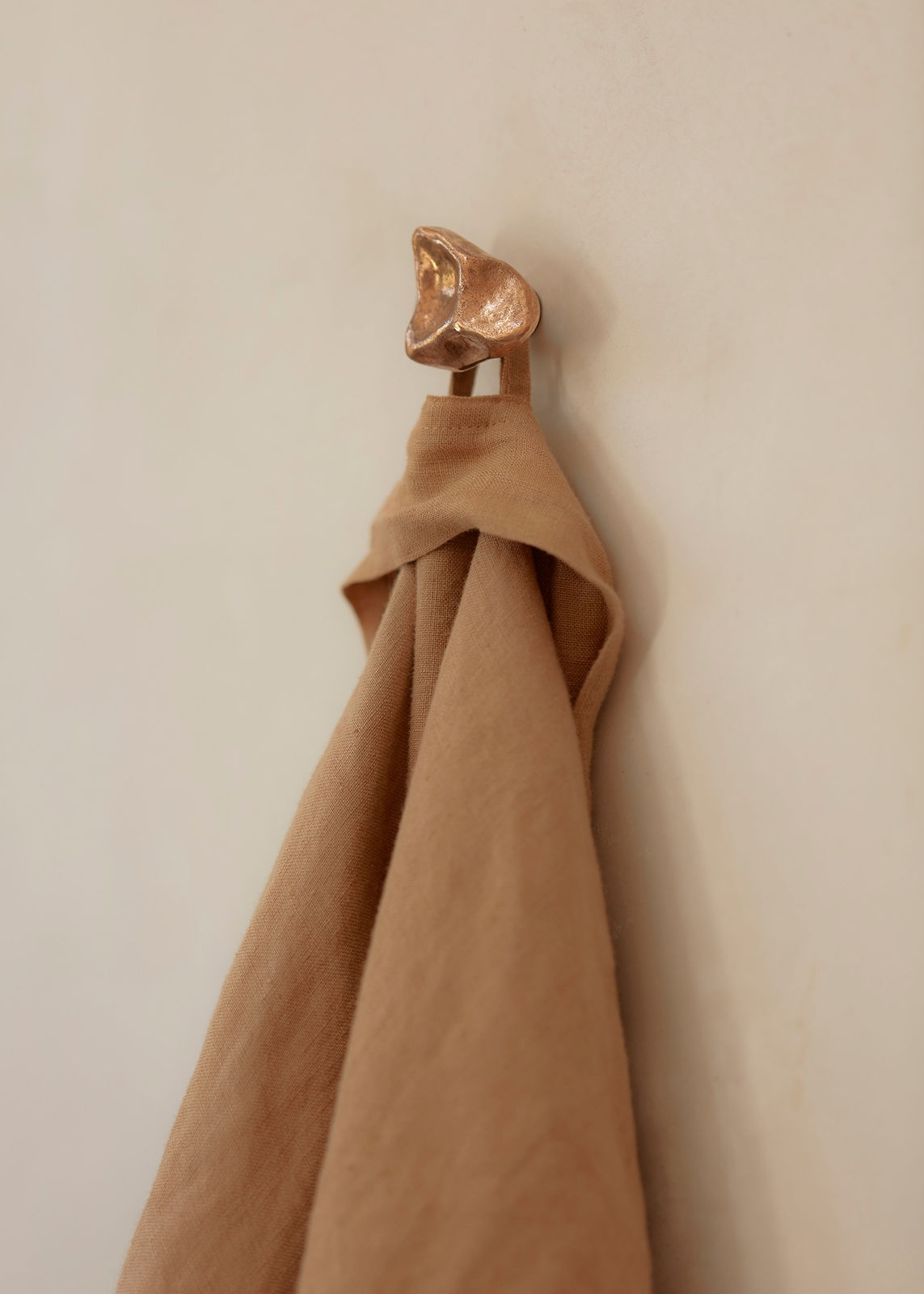 Eva Anna Gulacsi, Subtle Pinch Small Knob/Hook