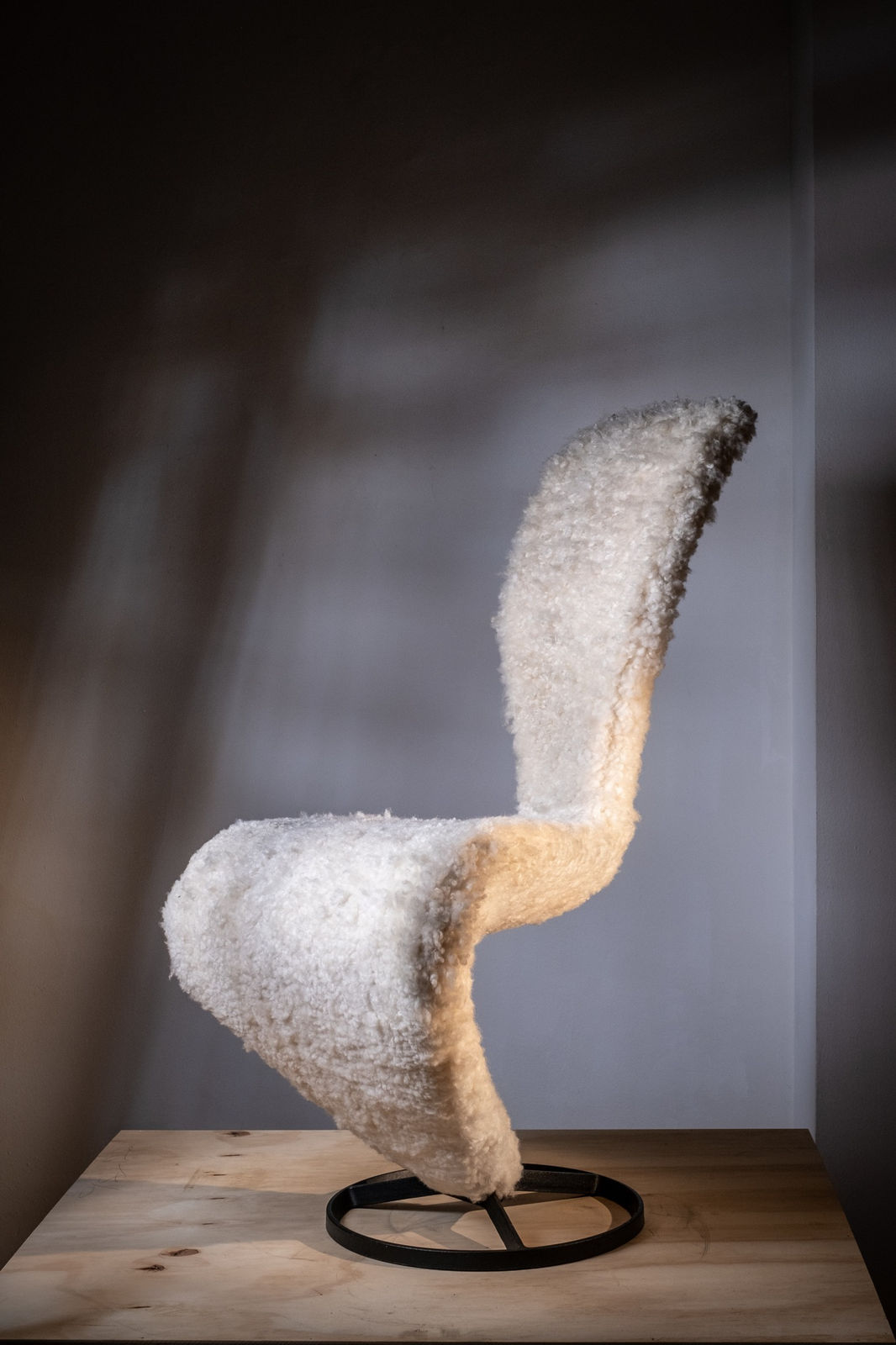 Tom Dixon, S Chair. Sheepskin, 2018
