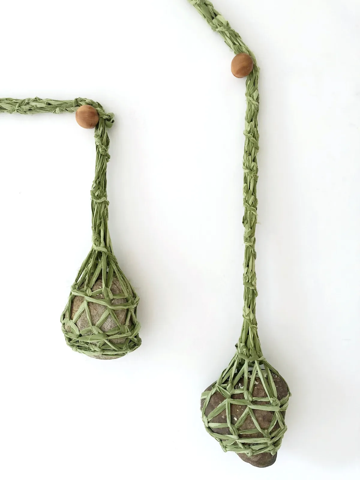 Ernesto Neto, Duas pedras brincando pela vida / Two stones playing for life, 2023