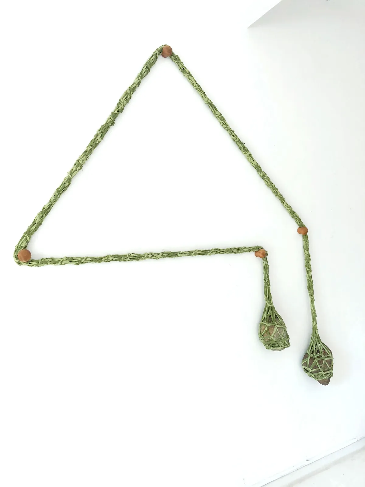 Ernesto Neto, Duas pedras brincando pela vida / Two stones playing for life, 2023