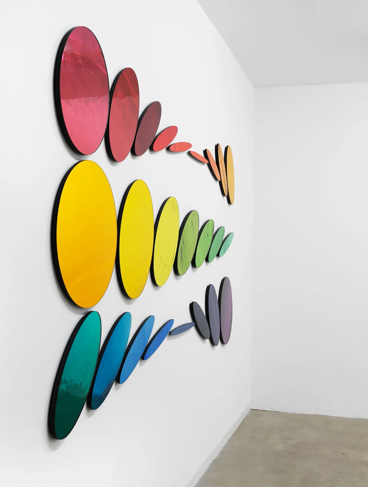 Image of The colour-current dilemma