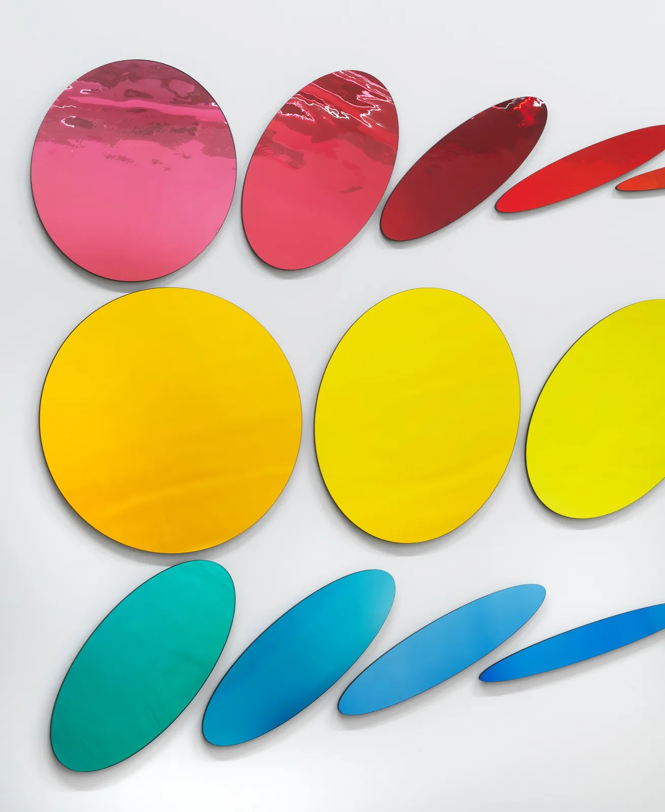 Image of The colour-current dilemma