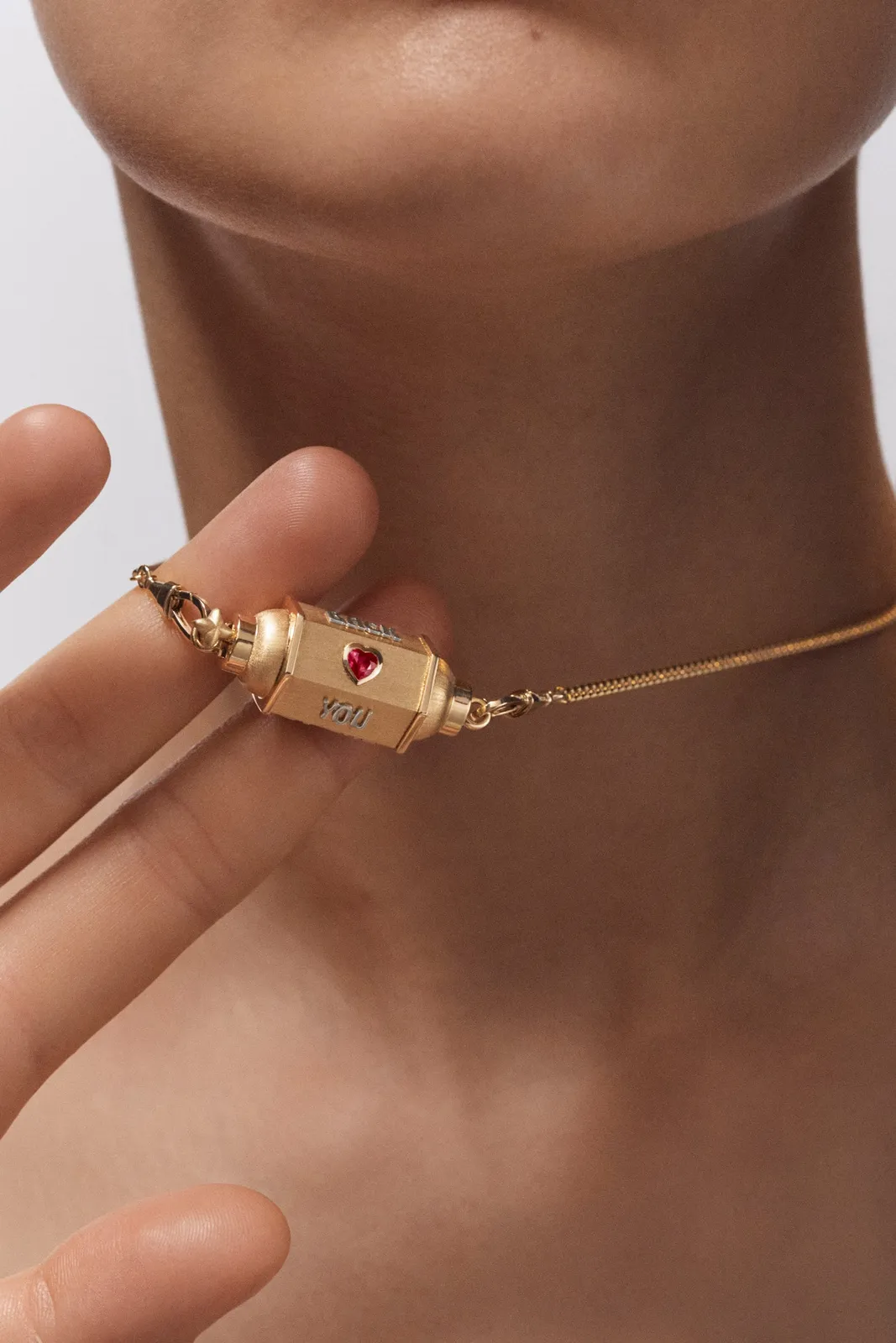 Marie Lichtenberg, Love you locket necklace